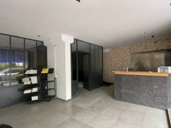 Local commercial 148 m² PARIS