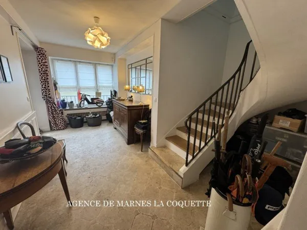 Marnes la Coquette - Village.