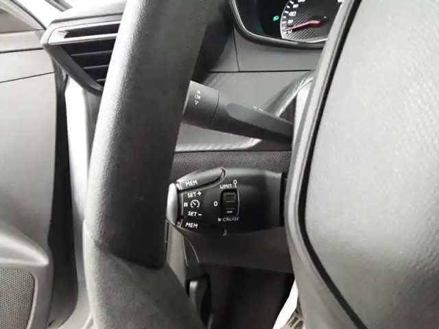Peugeot 208 puretech 75 s&amp;s bvm5 — photo 48