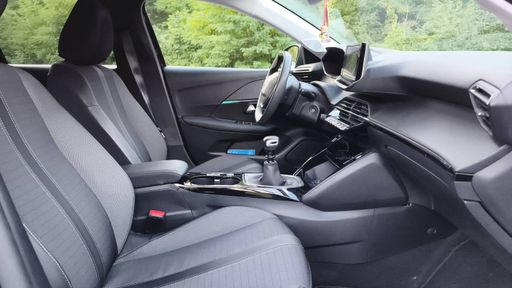 Peugeot 208 1.2 PureTech 100 - Allure – 2022 – 22593 km – Essence – Boîte Manuelle — photo 28