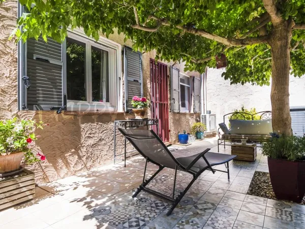 Maison de type 3 de 65 m2 avec 240 m2 de terrain, un garage et un aperçu mer