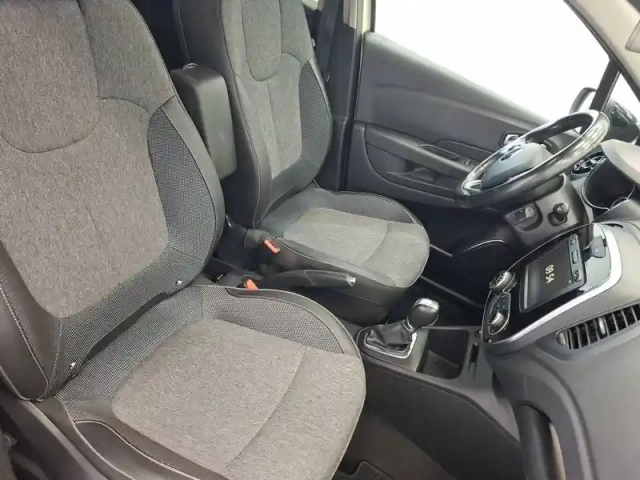 Renault Captur dci 90 edc — photo 12
