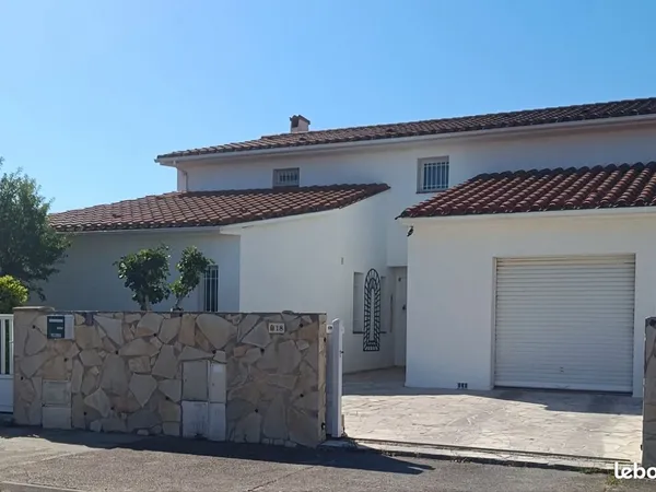 Maison d'architecte 166 m² - Piscine 8x4 - Terrain 557 m² - Garage 30 m²