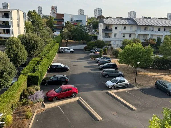 Place de parking extérieure sécurisée