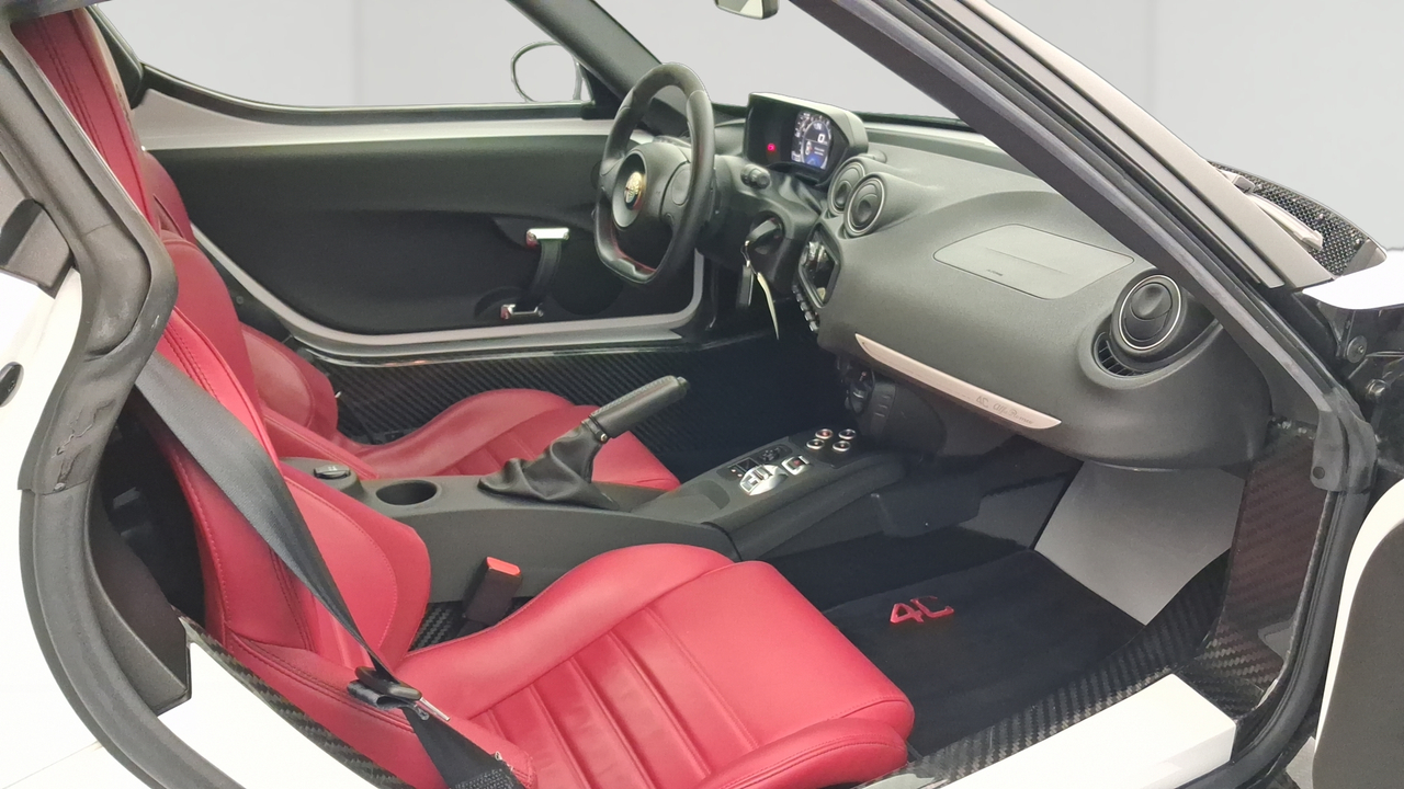 Alfa Romeo 4C 1750 Tbi 240 ch TCT — photo 12