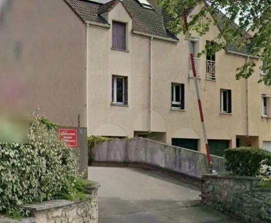 Emplacement Place Parking Gare Plaisir Grignon
