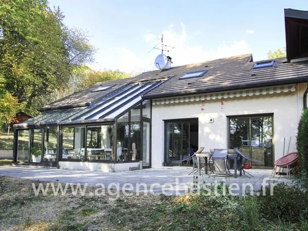 Superbe maison meublée sur les hauteurs de Crozet