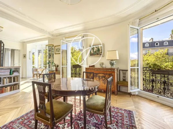 Paris 7e - GROS CAILLOU / BOSQUET - Appartement - 4 pièces - 106,21m² Carrez - 107,47m² au sol - 2 c