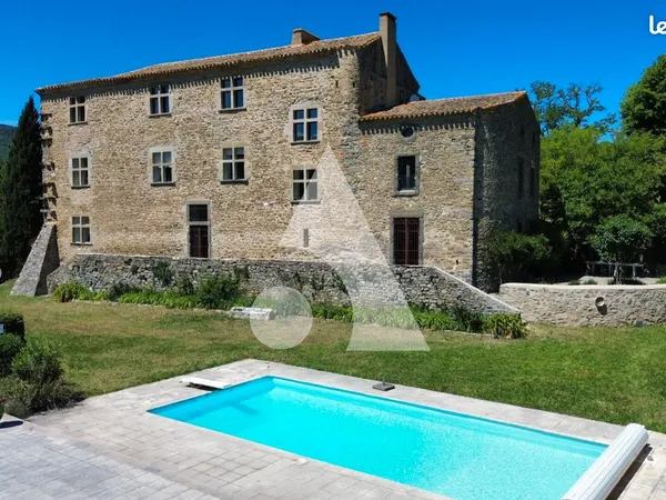 Château 31 pièces 1200 m²