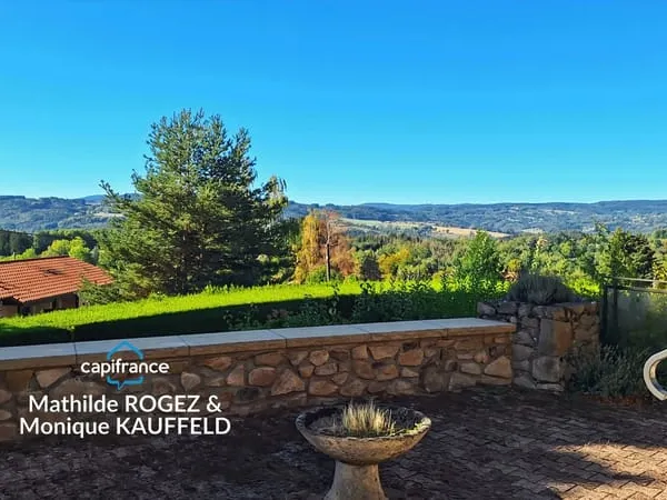 Marat - Grande maison avec vue, terrasses et terrain de 4 250 m²