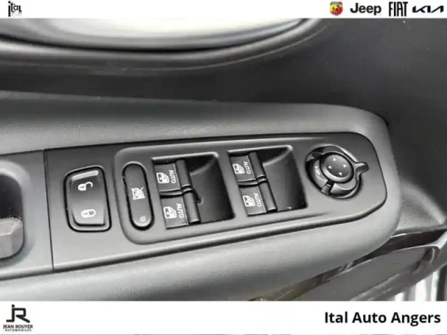 Jeep Renegade 1.3 gse t4 240ch 4xe s at6 — photo 13
