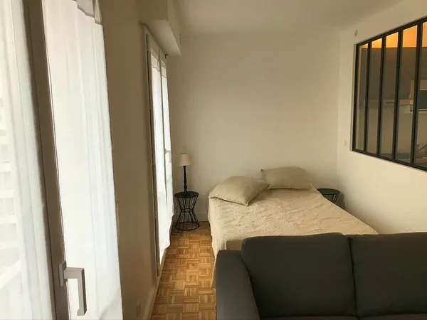 Loue studio 29m², mini 2 pièces, refait à neuf en 2023 meublé-équipé à Versailles (78)