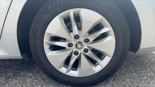 Skoda Octavia 1.5 eTSI 150 DSG7 - Business – 2023 – 156283 km – Hybride essence – Boîte Automatique — photo 30