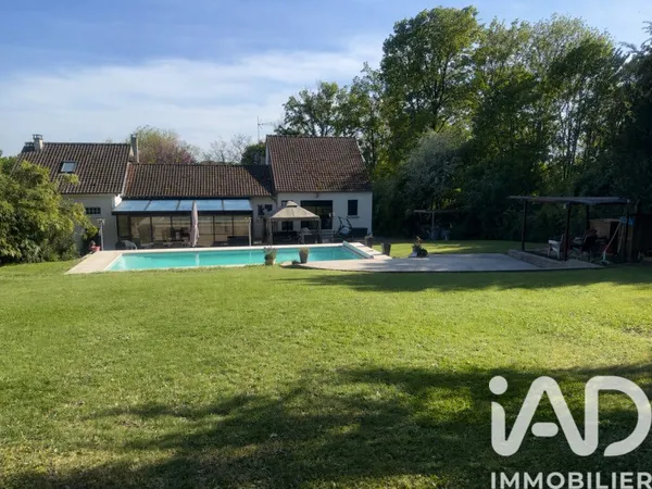Maison 7 pièces 221 m²