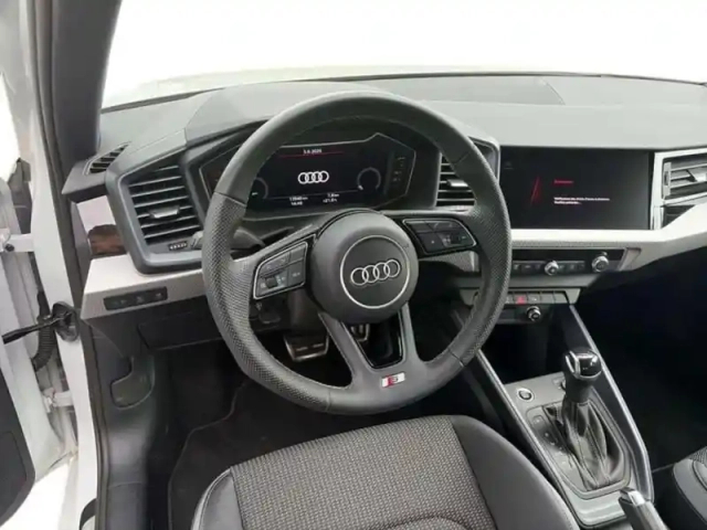 Audi A1 30 tfsi 116 ch s tronic 7 s line — photo 8