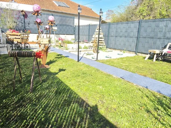 Une maison pleine de charme avec jardin, rénovée avec soin, da