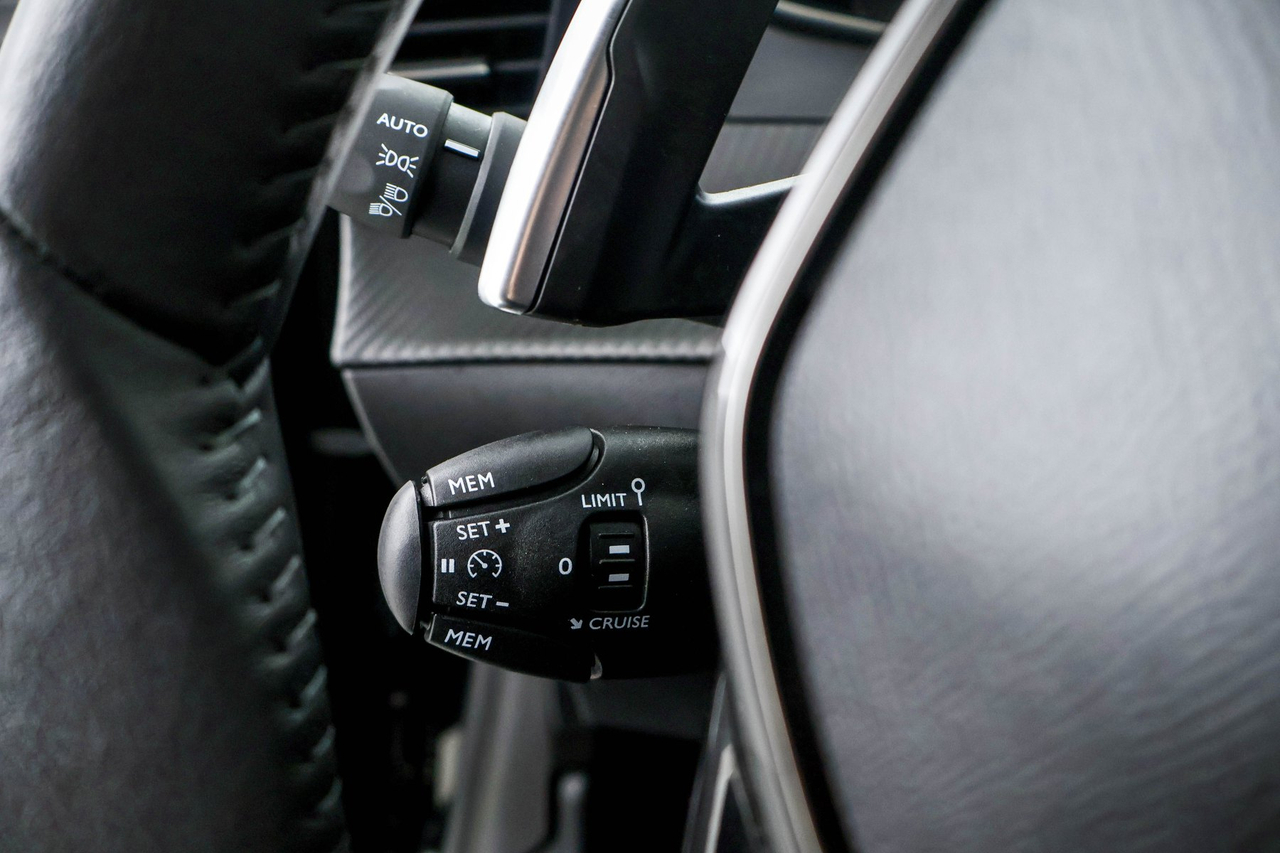 Peugeot 208 — photo 21