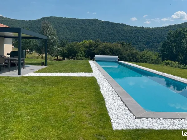Propriété 6 pièces 156 m²