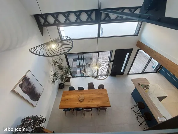 Loft/atelier/surface 6 pièces 150 m²