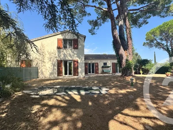 Maison 8 pièces 216 m²