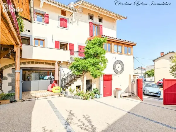 Maison 4 chambres - garage - picine intérieure - jacuzzi - sauna - salle de cinéma - appartement et 