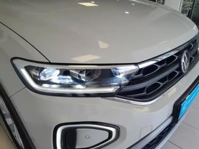 Volkswagen T-Roc 1.5 tsi evo 150ch life plus dsg7 — photo 9