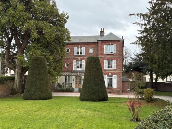 Maison 10 pièces 272 m²