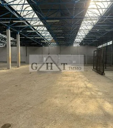Local industriel 2 900 m²