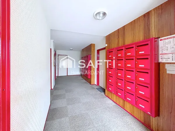Dernier étage / ascenseur / garage / parking et grand balcon / En plein Centre-ville