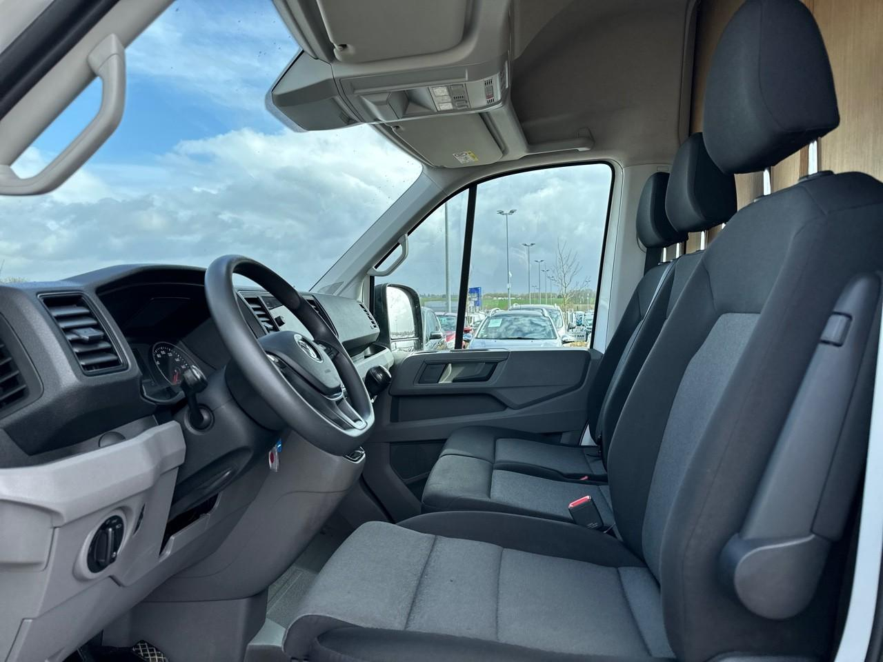 Volkswagen Crafter van 35 l3h3 2.0 tdi 140 ch business — photo 9