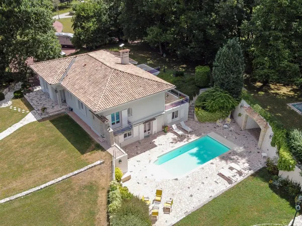 Maison 10 pièces 293 m²