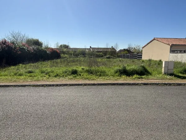 TERRAIN A BATIR - CHATEAU LARCHER - 878 M2 - VIABILISE