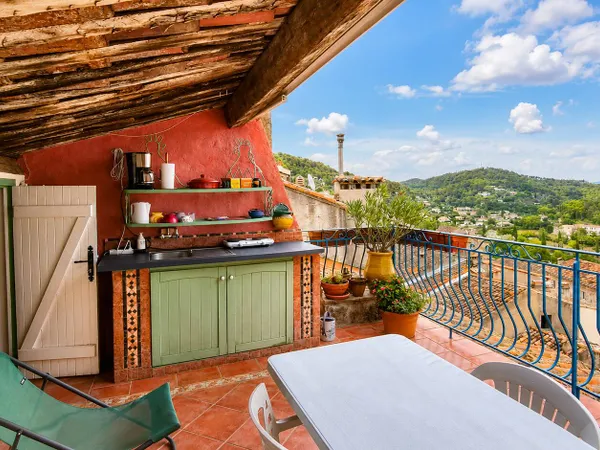 Vente maison de village avec terrasse centre Callas