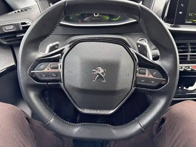 Peugeot 208 puretech 100 s&amp;s eat8 — photo 9