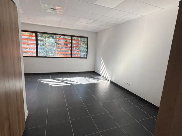 Local pro 42m2
