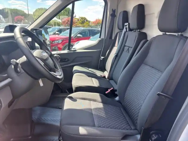 Ford Transit fourgon fg t310 l2h2 2.0 ecoblue 130ch trend — photo 10