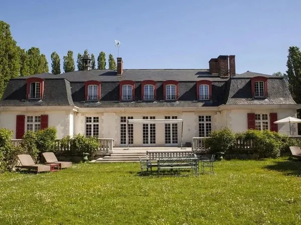 Maison 7 pièces 902 m²