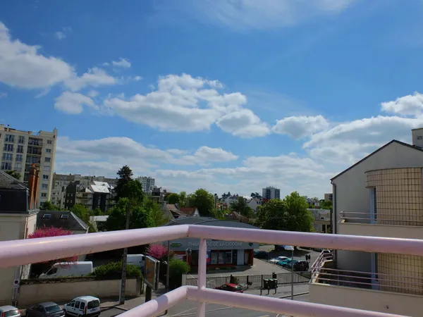 Loue F2 54m² AIR CLIMATISÉ à Orléans Croix St-Marceau avec Parking