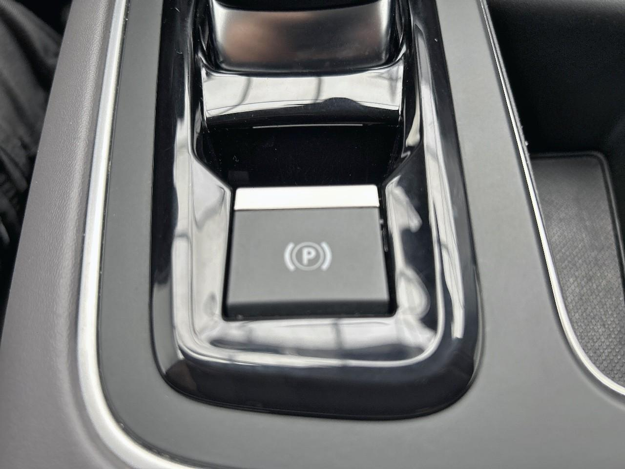 Peugeot 3008 hybrid 225 e-eat8 allure — photo 18