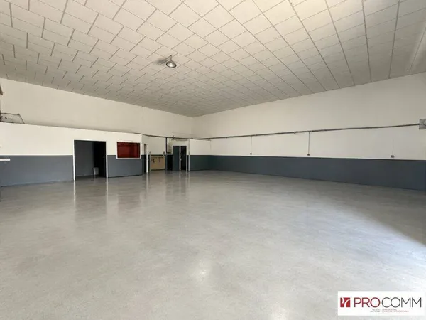 Local d'activité 240 m²