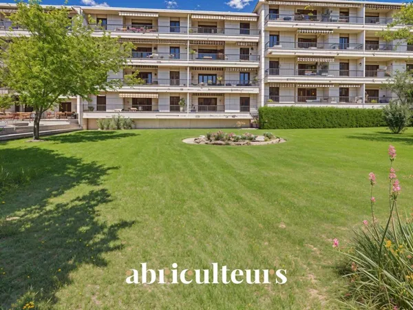Vends appartement ancien - 94.1 m² - 3 pièces, 2 chambres - Aix-en-Provence 13100