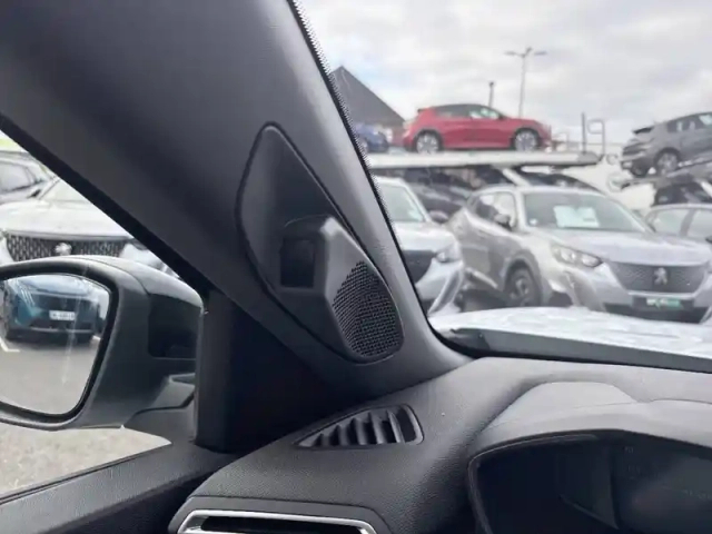 Peugeot 2008 electrique 54 kwh 156 ch — photo 20