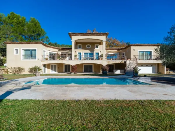 Villa 10 pièces 357 m²
