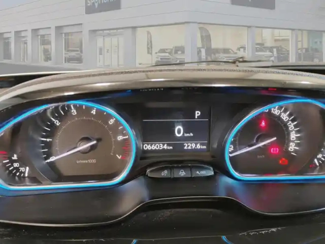 Peugeot 2008 puretech 110ch s&amp;s eat6 allure — photo 21