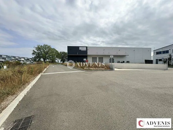 Local d'activité 3003 m²