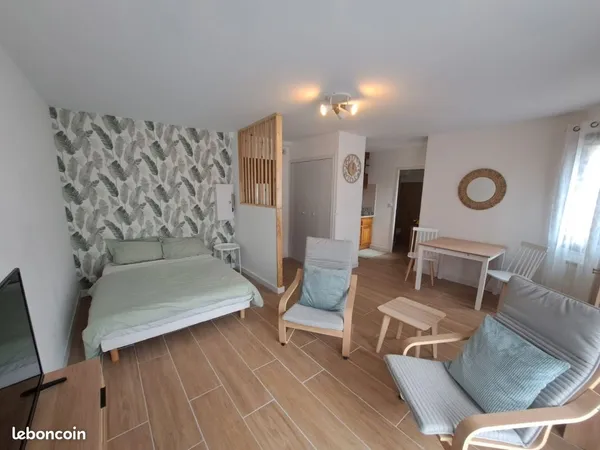 Studio meublé à Marvejols avec terrasse, cave, parking privé