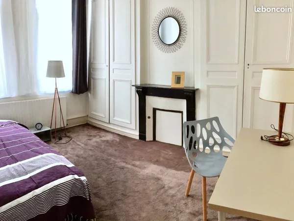 Une chambre spacieuse près du centre avec bonus