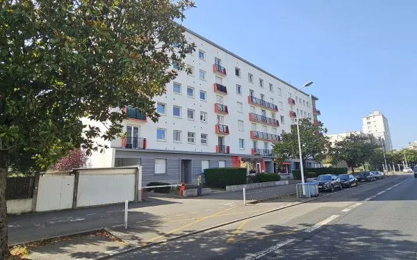 REZÉ - AVENUE DE LA LIBÉRATION - T3 AVEC GARAGE ET CAVE