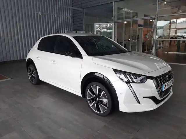 Peugeot 208 electrique 50 kwh 136ch — photo 21