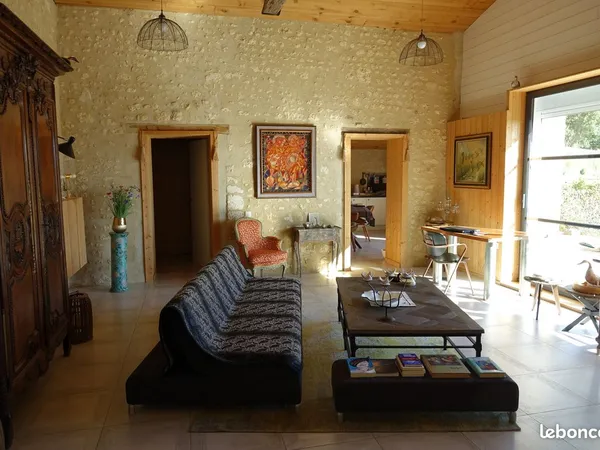 Deux maisons exceptionnelles dans une région authentique ,les marais de l'estuaire de la Gironde